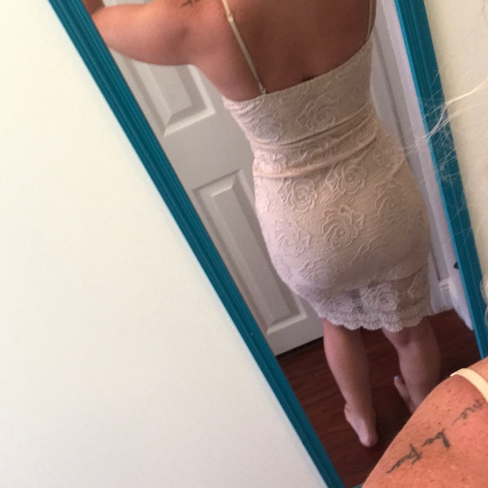 Sexy Pale Pink Lace dress with V neck - Picture 3 of 7